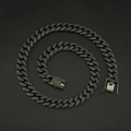 Detalle de una cadena cubana negra gruesa con pedrería y cierre de caja elegante - Collar largo / Negro
