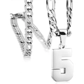 Détail du pendentif argenté numéro 5 poli avec une chaîne à maillons cubains - Chiffre 5