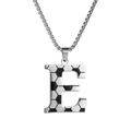 Détail du pendentif lettre E thème football en acier inoxydable avec chaîne maille - Collier Lettre E Football
