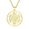 Gros plan détaillé du pendentif cube de Métatron doré avec découpe laser précise - Or