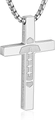Vue macro d'un pendentif croix en acier avec motif de football et gravure motivante - Style Croix Football 1:9 (Double Face) / Argent