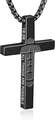 Détail d'un pendentif croix en acier inoxydable noir mat avec motif de football et gravure - Style Croix Football 19:26 (Double Face) / Noir