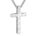 Gros plan d'un pendentif croix en acier inoxydable avec gravure Be Strong and Courageous - Style Croix Drapeau 1:9 (Simple Face) / Argent