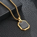 Heren ketting van roestvrij staal met zwart emaille hanger aan een gouden box ketting - Goud