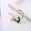 Detail of golden circle hair clip featuring green enamel leaves and white pearls - Round Pearl Rhinestone Green Leaf Style (B8503) / Green (B8503)
