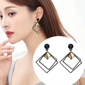Minimalistische geometrische Ohrhänger mit schwarzen Quadratrahmen und Gold-Rhombus-Anhängern - Schwarz Gold (A6209)