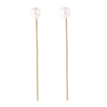 Orecchini a catena dorata minimalisti con perla bianca tonda su sfondo bianco - Perla / Oro