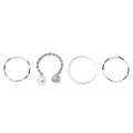 Vierteiliges silbernes geometrisches Ring-Set mit Perlen und Kristallen auf weißem Grund - Silber
