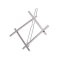 Détail d'une pince à cheveux géométrique argentée au design métallique minimaliste - Forme de Grille Argentée (B7405)