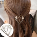 Fermaglio per capelli geometrico argento minimalista indossato su capelli castani - Forma di Diamante (F3501) / Argento