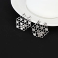 Bohemian zilverkleurige legering oorringen met honingraatrooster en bijenhangertjes - Antiek Zilver (A9435)