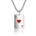 Primer plano detallado del colgante de carta As de Corazones en cadena de acero - As de Corazones (Cadena de Bolas)