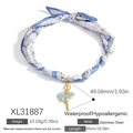 Collana foulard di seta a fiori blu con pendente ballerina dorata in acciaio inossidabile - Ciondolo Ballerina Sciarpa Floreale Blu (XL31887)
