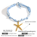 Collana con foulard in seta bianco e blu e grande pendente a stella marina in oro e acciaio - Ciondolo Stella Marina Sciarpa a Motivi Blu Bianco (XL31912)