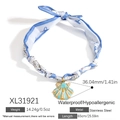 Collana con foulard a fiori blu e ciondolo a forma di conchiglia dorata con perla finta - Ciondolo Conchiglia Perla Sciarpa Floreale Blu Bianco (XL31921)