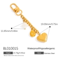 Porte-clés en acier inoxydable plaqué or 18K avec trèfle et breloques cœur sur blanc - Style Trèfle Cœur Larme (BL010015)