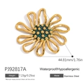 Daisy flower pendant in gold stainless steel with green enamel detail for jewelry making - Green Center Daisy Flower Charm (PJ92817A)