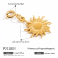 Goldener Sonnenanhänger aus Edelstahl mit 18 Karat Vergoldung und einem Federringverschluss - Sonne Form (PJ91804) / Gold