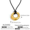 Minimalistische unregelmäßige Kreishalskette aus vergoldetem Edelstahl mit schwarzer Kordel - Unregelmäßiger Kreisring (XL31993) / Gold