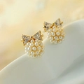 Boucles d'oreilles élégantes avec nœud en zircon et grappes de perles blanches - Or (A2515)