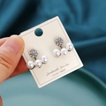 Elegant S925 silver stud earrings with three pearls and sparkling rhinestones - 925 Silver Needle / Silver Style (A4434)