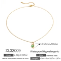 Goldene Edelstahlkette mit festlichem rot gestreiftem Zuckerstangen-Anhänger und Schleife - Gestreifte Zuckerstangen-Halskette (XL32009)