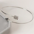 Brazalete ajustable de aleación plateada con diseño minimalista de flecha - Plateado