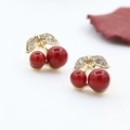 Pendientes de cereza de estilo coreano con hojas doradas y cristales brillantes - Dorado (A9309)