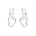 Boucles d'oreilles minimalistes en argent avec geste de cœur et design ajouré - Argent (A5133)