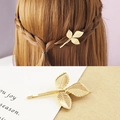Barrette à cheveux élégante en métal doré en forme de feuille avec texture détaillée - Style 3 Feuilles Doré (B6505) / Or