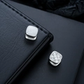 Boucles d'oreilles carrées en argent avec texture marbre et zircon brillant pour un style chic - Base Argentée Surface Blanche