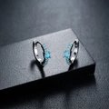 Minimalistische zilveren oorringen met ronde turquoise stenen en fonkelende zirkonia accenten - Turkoois Stijl (X747-A)