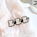 Stijlvolle haarclip met katten-silhouet in crèmewit met zwarte rand op roze - Witte Kat (6cm)