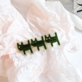 Detailopname van donkergroene acetaat haarspelden in katvorm op een roze achtergrond - Groene Hond-H2 (6cm)