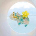 Schicker Azetat-Haarclip Katze mit gelber Blume und Marmortextur für Damen - Weiße Katze - Kleine Gelbe Blume