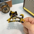 Dettaglio molletta per capelli a forma di gatto tartarugato con strass e fiocco lucido - 6cm / Tartarugato Scuro