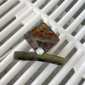 Detail der Acetat-Haarklammer mit Schildpattmuster, Kristall und grünem Logo - Ca. 6cm / Blaues Schildpatt