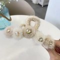 Pinza per capelli in ecopelliccia con pompon beige e decorazioni a cuore in cristallo - Pinza per Capelli Pompon Pelliccia Coniglio Strass Cuore Lato AB