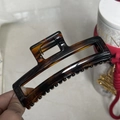 Classic tortoise shell patterned resin hair claw clip with golden metal spring - approx 11.8cm / Large Glossy Light Tortoiseshell Bottle Shape