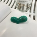Pinza para el pelo con corazón verde de resina y letras doradas sobre fondo blanco - Corazón Engrosado (Aprox. 3.9cm) / Verde