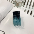 Details einer Haarklammer für hohen Pferdeschwanz mit schwarz-blauem Farbverlauf - Blau-Schwarz Farbverlauf