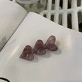 Eleganter violetter Marmor-Acetat-Herz-Haarclip im 45-Grad-Winkel auf weißem Hintergrund - Lila