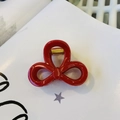 Dettaglio della pinza per capelli a fiocco rosso lucido con molla in metallo dorato - Circa 5,5 cm / Rosso - Fibbia a Farfalla Fiocco Piccolo