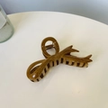 Pinza per capelli marrone a forma di fiocco con texture legno lucida per acconciature eleganti - Stile Fiocco Venatura Legno