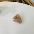 Pince à cheveux triangle marbre crème beige au design minimaliste élégant et moderne - Rose Nude Foncé (Env. 4.3cm)