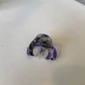 Detalle de la pinza para el pelo grande estilo francés con patrón de mármol púrpura - Pinza Irregular de Cinco Dientes / Púrpura estrellado