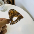 Elegante pinza para el cabello de acetato de carey con diseño de triángulo recortado - Marrón Carey