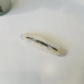 Barrette ovale élégante en acétate marbré crème et violet avec clip en métal robuste - Marbre Blanc Lait Pur