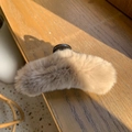 Pince à cheveux en fausse fourrure de lapin pelucheuse kaki pour coiffures d'hiver - Kaki (11cm)