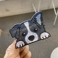 Detail der süßen schwarz-weißen Border Collie Haarklammer mit glänzendem Perlmutteffekt - Border Collie